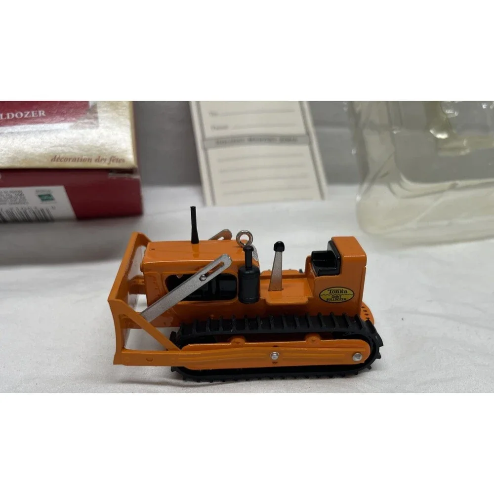 2004 Hasbro Hallmark Keepsake Tonka Giant Bulldozer Ornament Christmas Tree NIB